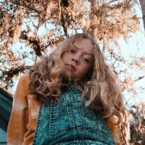 Meet your Posher, Chloe